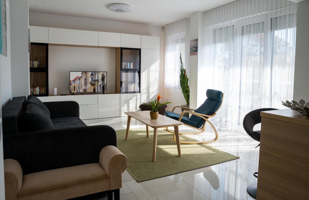 Sunshine Apartman With Free Parking غيور المظهر الخارجي الصورة